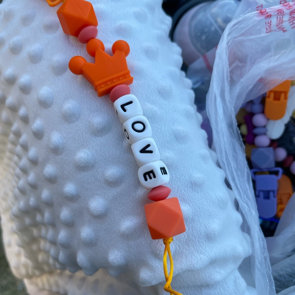 Custom pacifier clip holder & teether - Picture 4 of 7